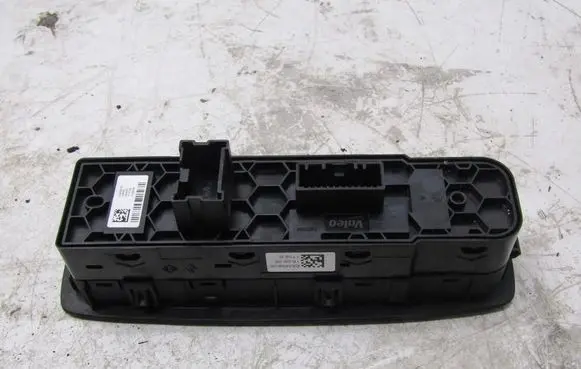 Renault Megane IV Quarter vent window switch E32452