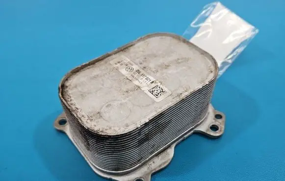 Skoda Octavia Mk4 Engine oil radiator 05L117021B IMPRK1583205