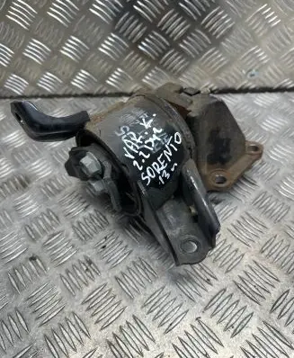 KIA Sorento Engine mount bracket