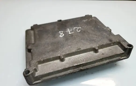 Ford Focus Engine control unit/module 5M5112A650AE V0JG73AN4MXZ