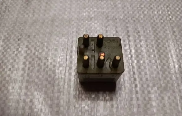 Mercedes-Benz S W126 Other relay SR9850