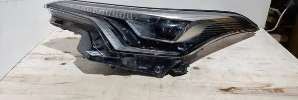 Toyota C-HR I Headlight/headlamp 81150F407100 3143027