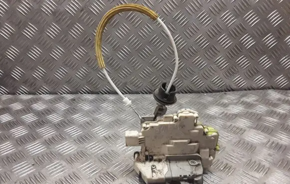 Audi A4 S4 B7 8E 8H Rear door lock 8E0839015AA