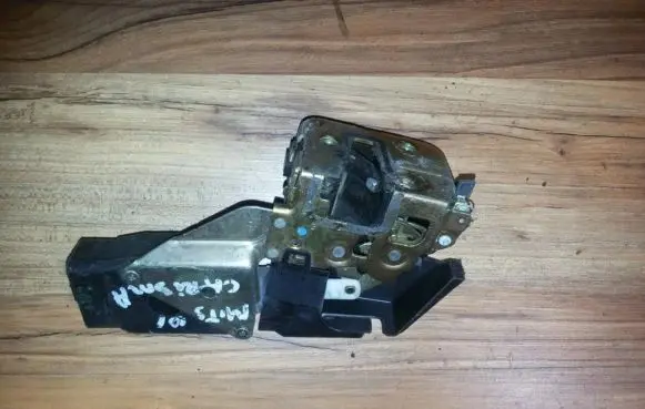 Mitsubishi Carisma Rear door lock