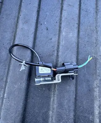 Headlight/headlamp level sensor