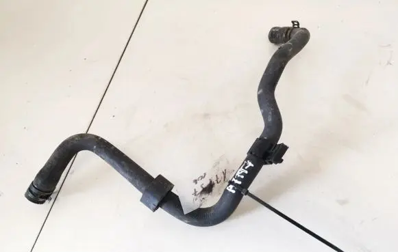 Volkswagen PASSAT B6 Engine coolant pipe/hose