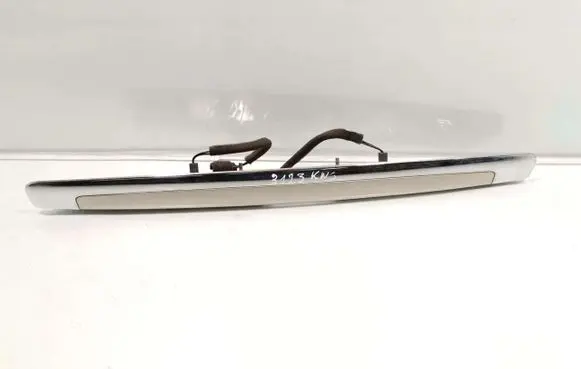Trunk door license plate light bar