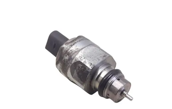 Audi A1 Fuel pressure regulator 03L130764C 43B13640B05