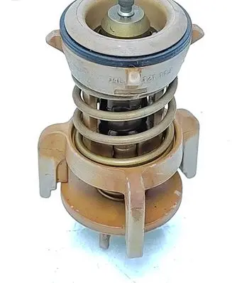 Volkswagen PASSAT B8 Thermostat 04l121113