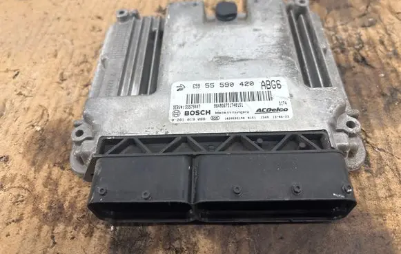 Opel Zafira C Engine control unit/module 55590420 55579447 0281019088