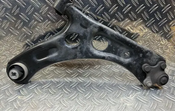 Peugeot 208 II Front lower control arm/wishbone 29102020