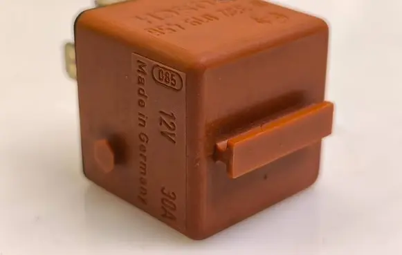 Volkswagen PASSAT B5 Other relay 0332019456