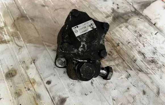 Iveco Daily 35 - 40.10 Power steering pump 504088697