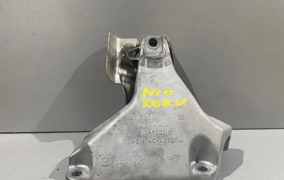 BMW 4 F32 F33 Engine mounting bracket 6784824 13992010