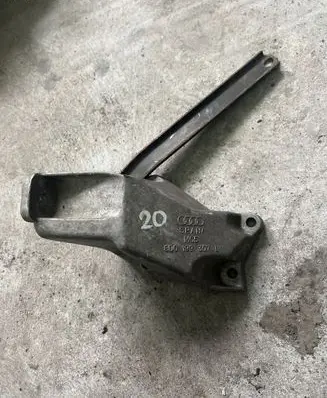 Audi A4 S4 B5 8D Engine mounting bracket 8D0199307L