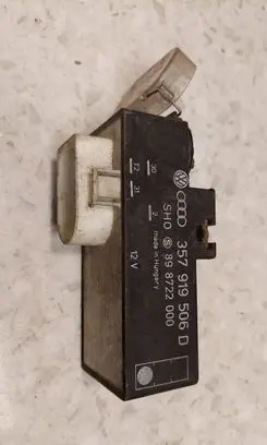 Volkswagen Golf III Coolant fan relay 357919506 898722000