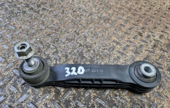Volvo XC40 Rear anti-roll bar/stabilizer link 32221469