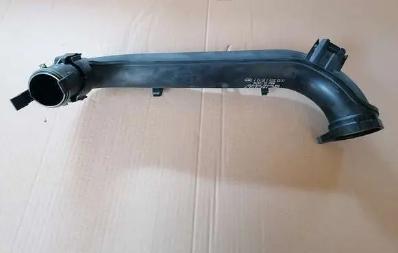 Audi RS5 Turbo air intake inlet pipe/hose 04E145673F-T
