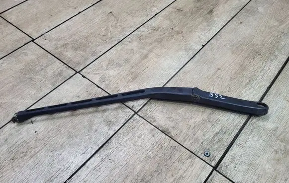 Mercedes-Benz C W203 Front wiper blade arm A2038202544