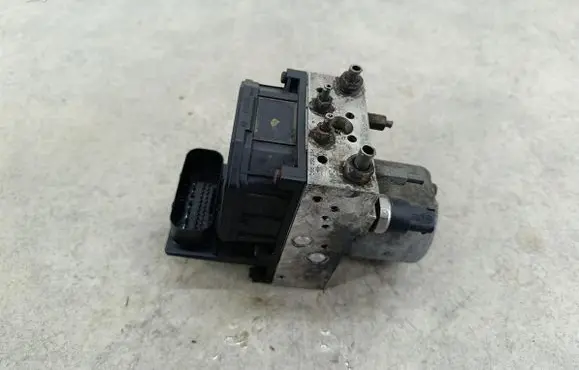 Toyota Corolla Verso E121 ABS Pump 