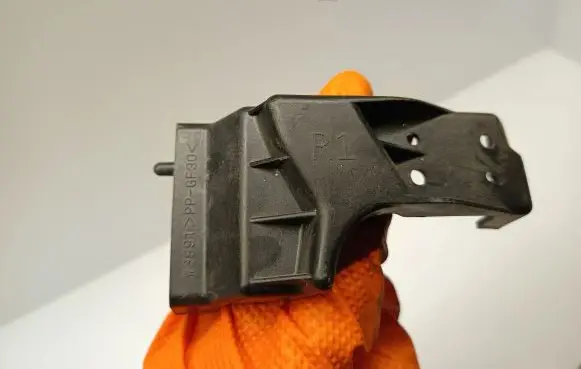 Subaru Outback (BS) Headlight/headlamp mounting bracket
