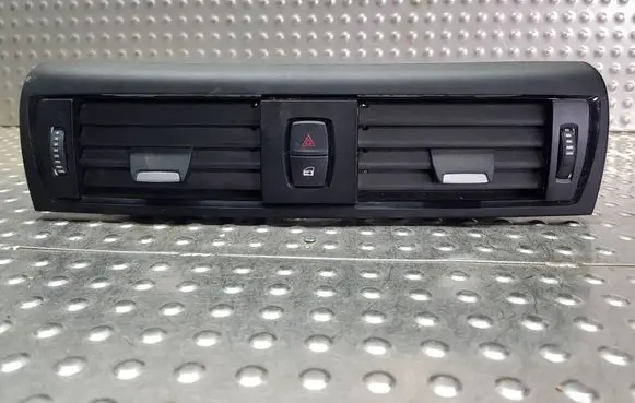 BMW 1 F20 F21 Dash center air vent grill S26371413 9205357