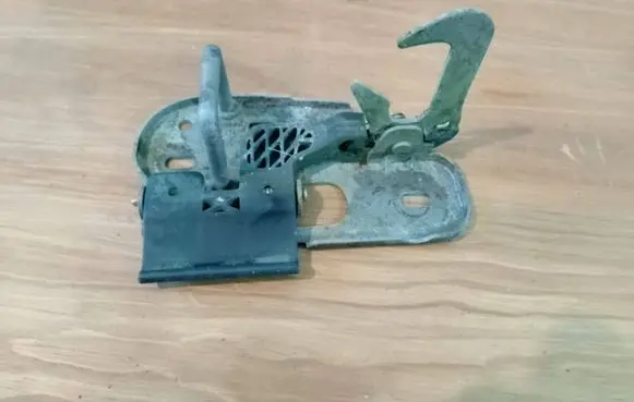 Volkswagen PASSAT B6 Engine bonnet/hood lock/latch loop/hook 3C0823480