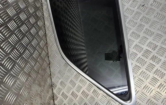 Audi Q7 4M Rear side window 4M0845298C