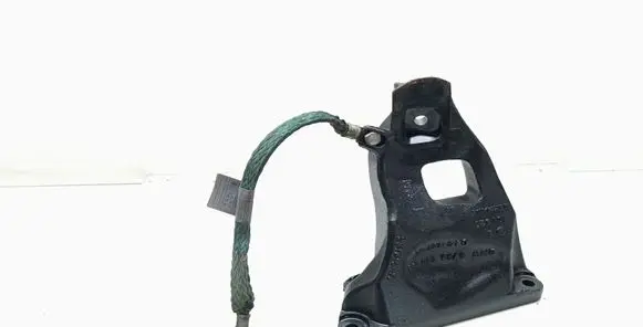 Engine mounting bracket