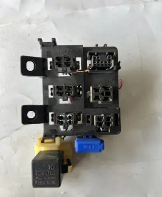 Mitsubishi Pajero Relay mounting block FC257EJ
