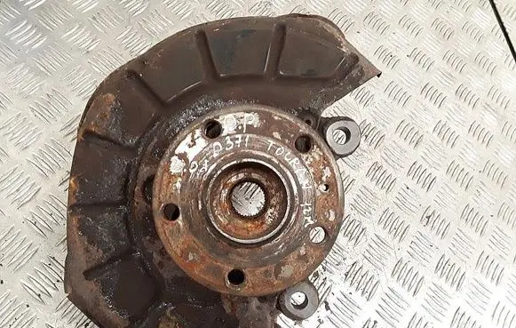Volkswagen Cross Touran I Front wheel hub 