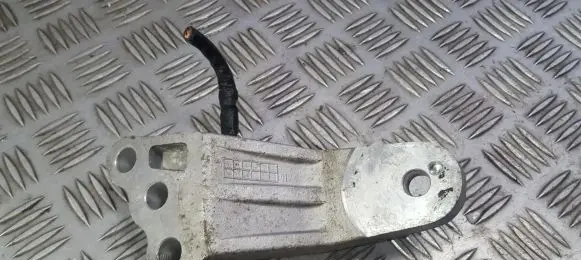 KIA Ceed Engine mounting bracket