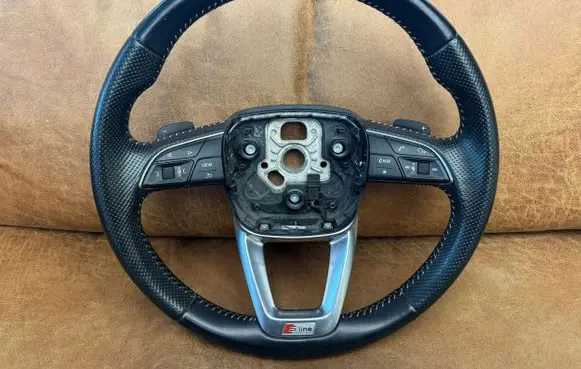 Audi Q7 4M Steering wheel