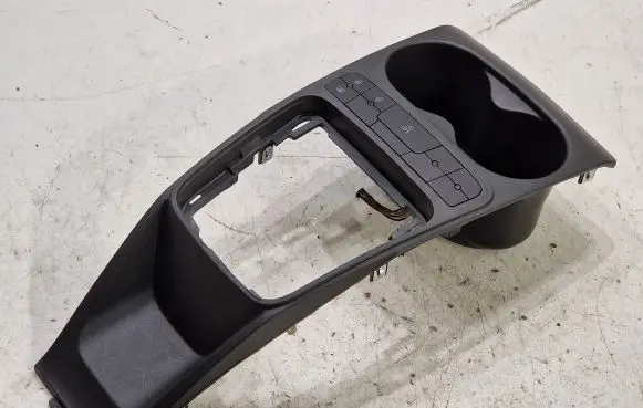 Cup holder front