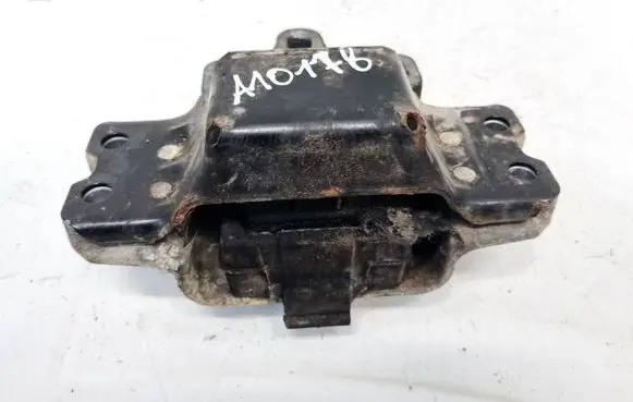 Volkswagen Touran I Engine mount bracket 1K0199555