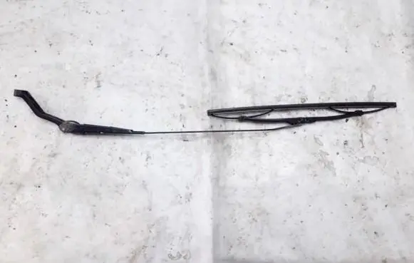 Mitsubishi Space Star Front wiper blade arm