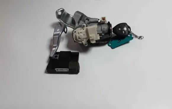 Toyota Avensis T270 Engine ECU kit and lock set 450200203
