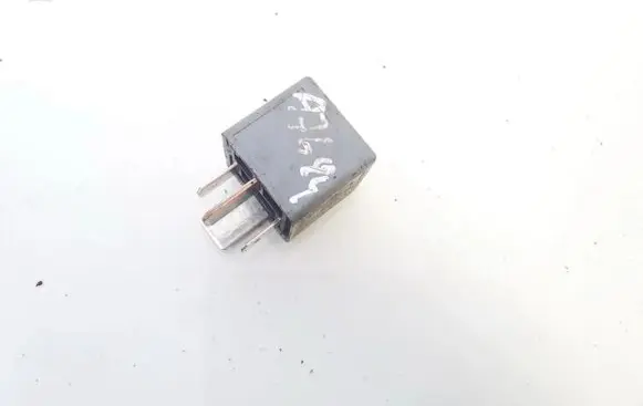 Volkswagen PASSAT B5.5 Other relay 8d0951253