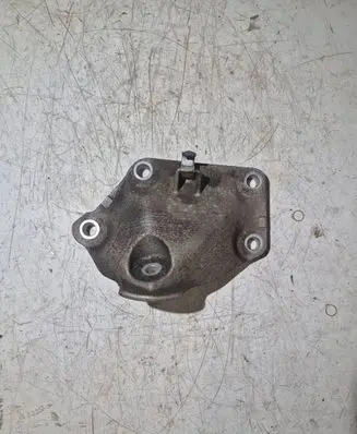 BMW 5 E60 E61 Engine mounting bracket 6768521 24168110