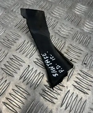 Hyundai Santa Fe Windshield trim 861542W000