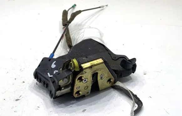 Toyota Corolla E120 E130 Front door lock