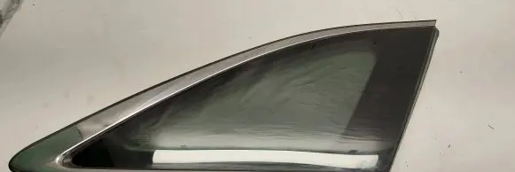 KIA Sorento Rear side window 43R000399 E000008 DOT748AS3M35