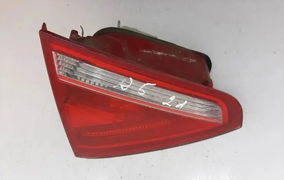 Tailgate rear/tail lights