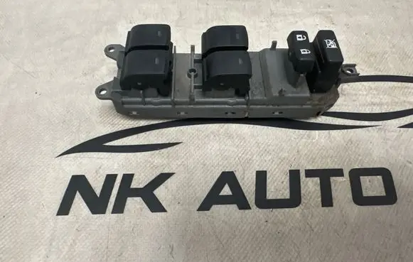 Toyota Auris E180 Electric window control switch 515220