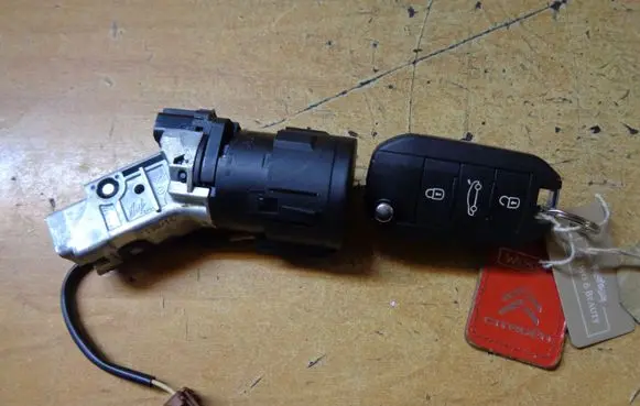 Citroen C4 Cactus Ignition lock 9663123380