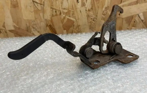 BMW 3 E46 Engine bonnet (hood) release handle 