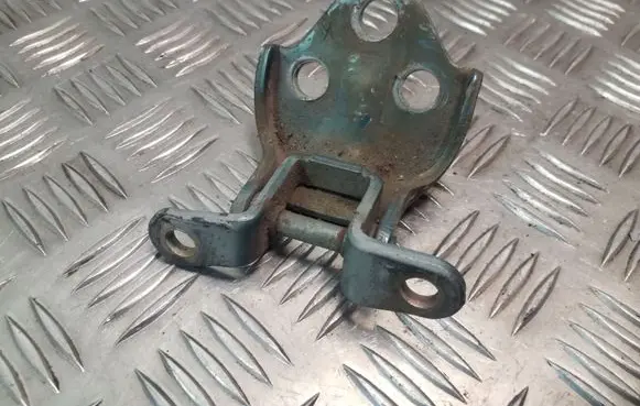 Hyundai Galloper Rear door lower hinge