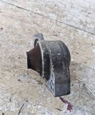 Ford Fiesta Engine mount bracket