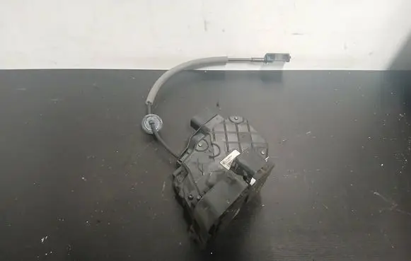 Volvo V70 Front door lock 31253674 986904104