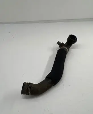Volkswagen PASSAT B8 Engine coolant pipe/hose 